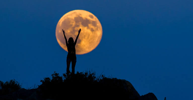 Science Facts:  क्या होगा जो चाँद आ जायें धरती के करीब?  जानकर हैरान रह जायेगें आप 